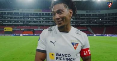 ÉXITO TOTAL EN KFC: JOSÉ “EL CHOCLO” QUINTERO SE TOMÓ EL AUTORÁPIDO DE KFC EL INCA